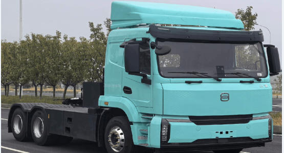纯电动6*4牵引车